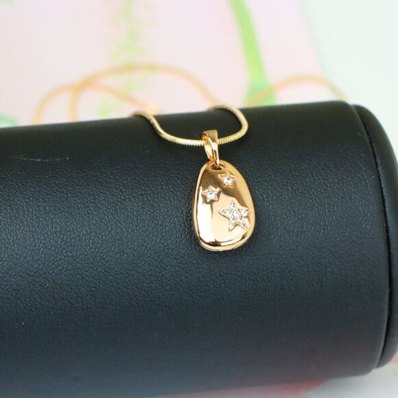 "Rose Gold Oval Pendant with Star Design, XPPT1310 - Picture 4 of 12